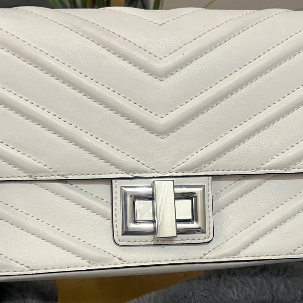 Aldo White Chevron Shoulder Bag with Tassel GUC retail $40 - Picture 3 of 12
